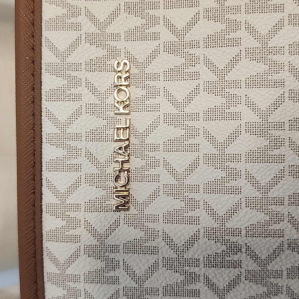 LARGE MICHEL KORS BAG. - Picture 3 of 12